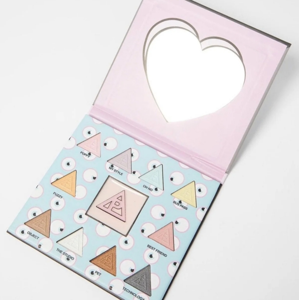 Taste Beauty I'm Poppy Eyeshadow Palette